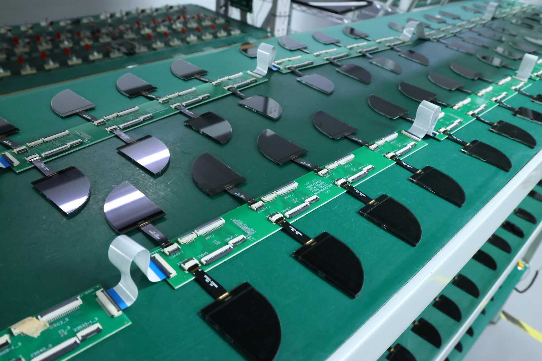 Integrasi Teknologi Layar Lintas-Industri Memacu Pasar Ratusan Miliar Dolar, Produsen LCD Tiongkok Berlomba Merebut Jalur Kustomisasi