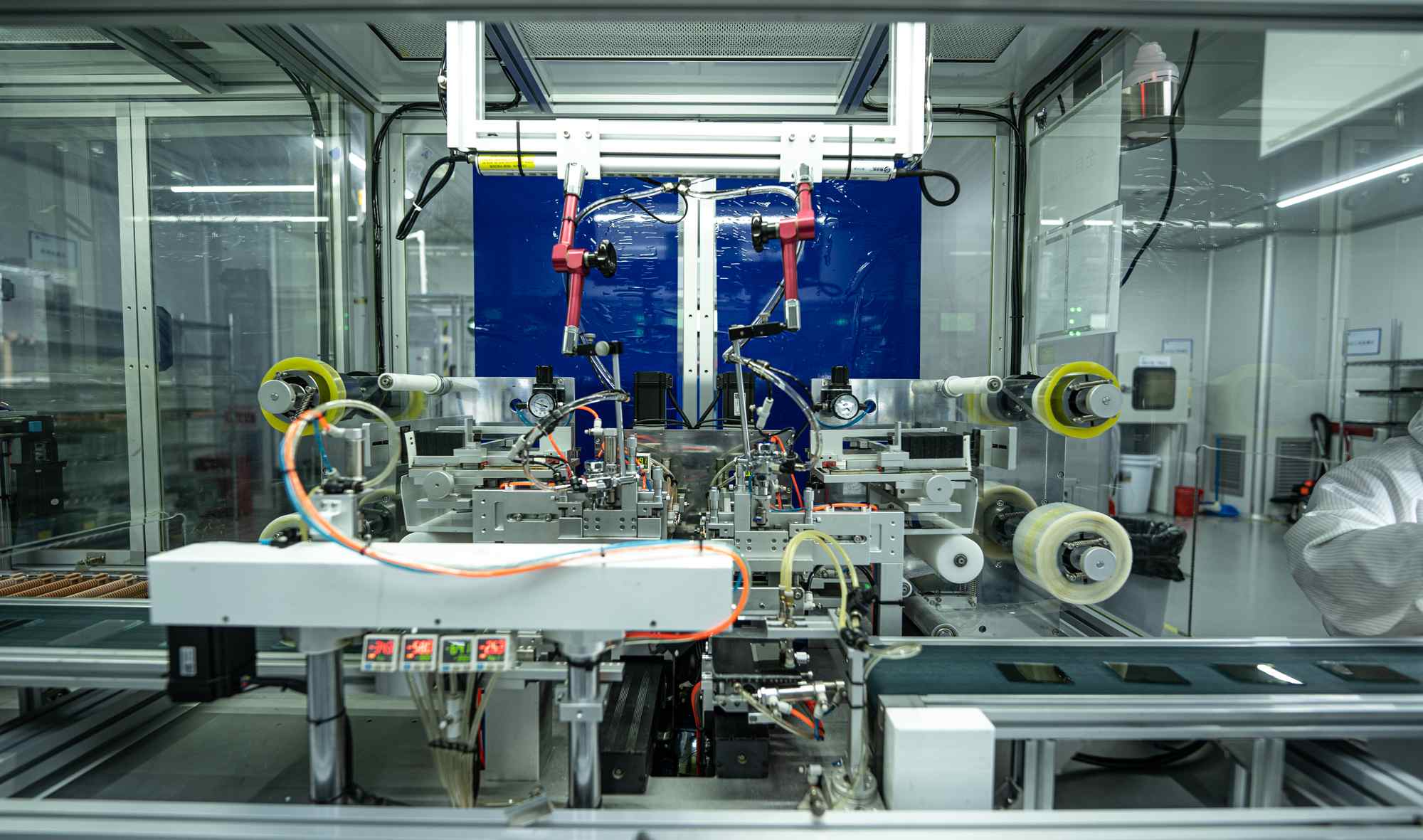 Penyelarasan Presisi & Perakitan Sel: Menganalisis Proses Pelapisan dan Penggosokan PI dalam Manufaktur LCD